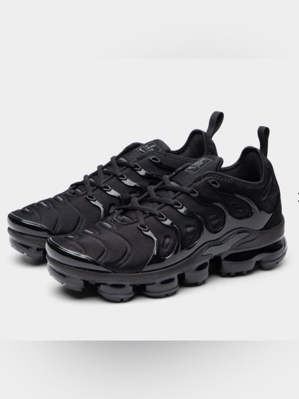 Nike Men’s Triple Black VaporMax-Style Cushioned Sneakers